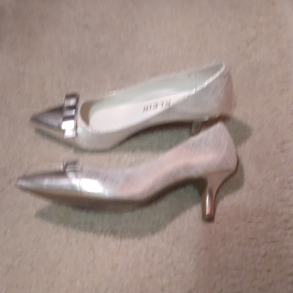 Anne Klein Pumps With Bow - Picture 6 of 6